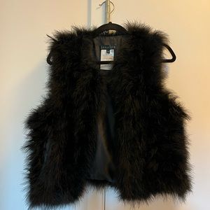 Jocelyn feather vest in size black